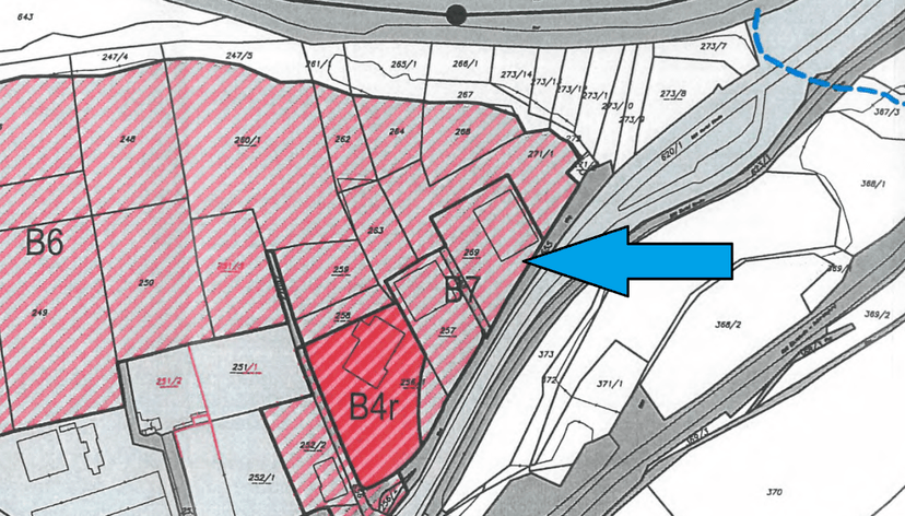 V 51_2024 Nahaufnahme mit Pfeil hervorgehoben